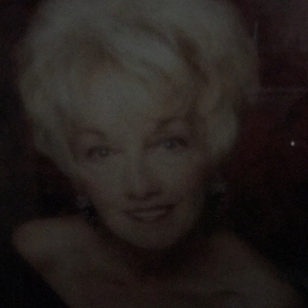 Meet your Posher, Iona